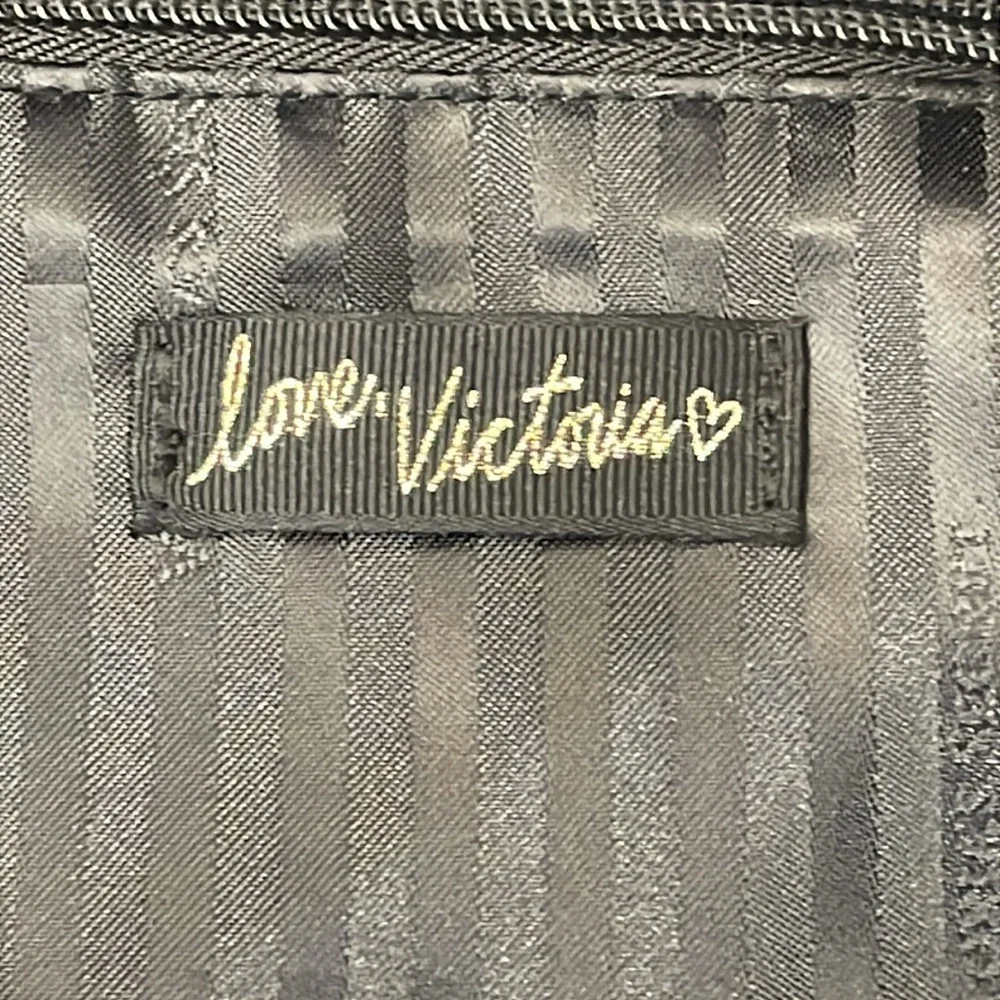 VICTORIAS SECRET FLORAL  Print Backpack with Chain Detail - Picture 9 of 11